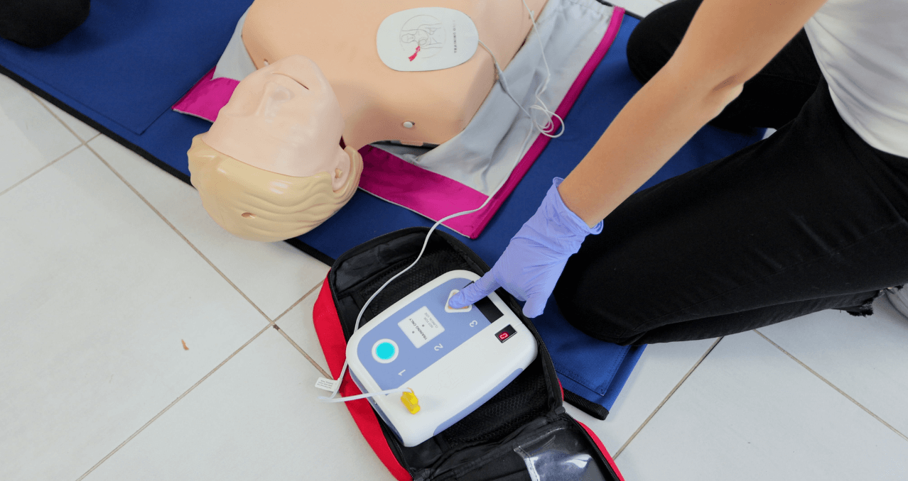 Resuscitation with an AED | First Aid Training